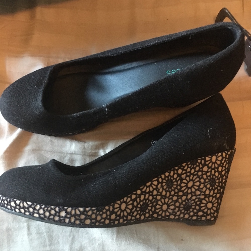 Maurices Floral Wedges